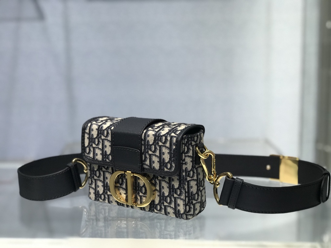 30 Montaigne Box Bag