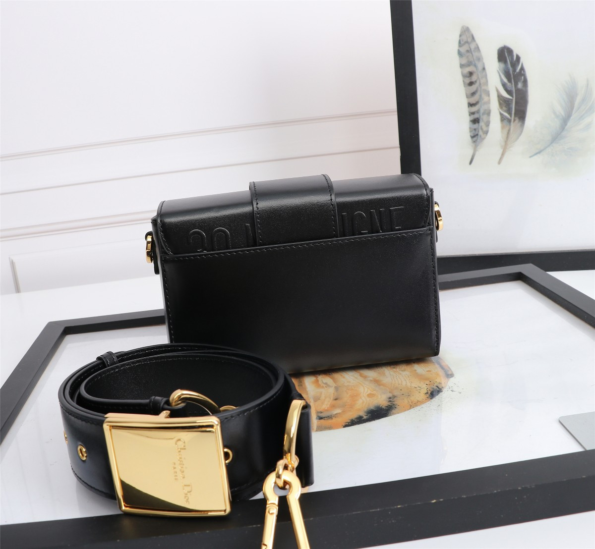 30 Montaigne Box Bag