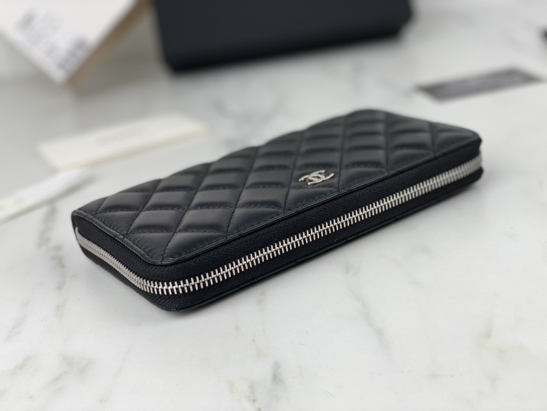 Chanle Zipped Wallet