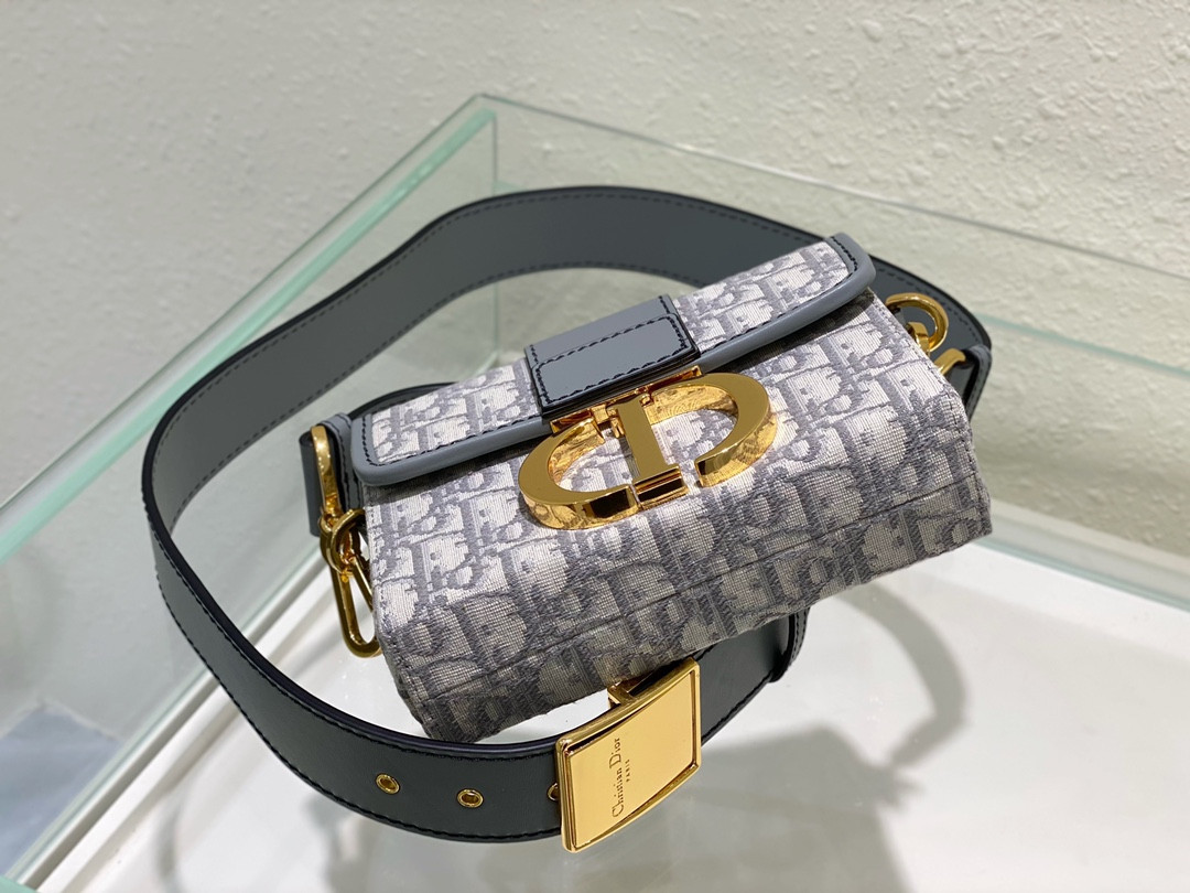 30 Montaigne Box Bag