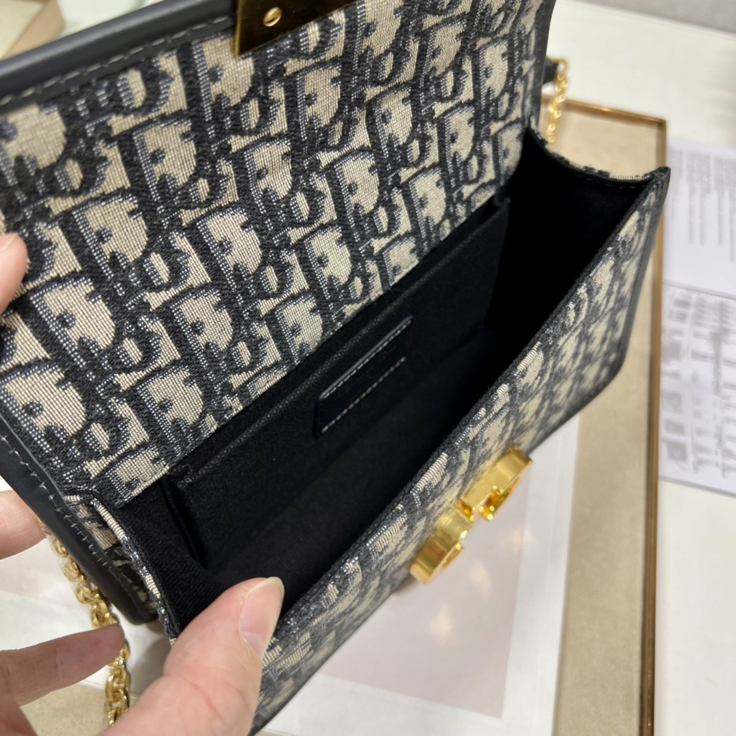 30 Montaigne East-west Bag With Chain