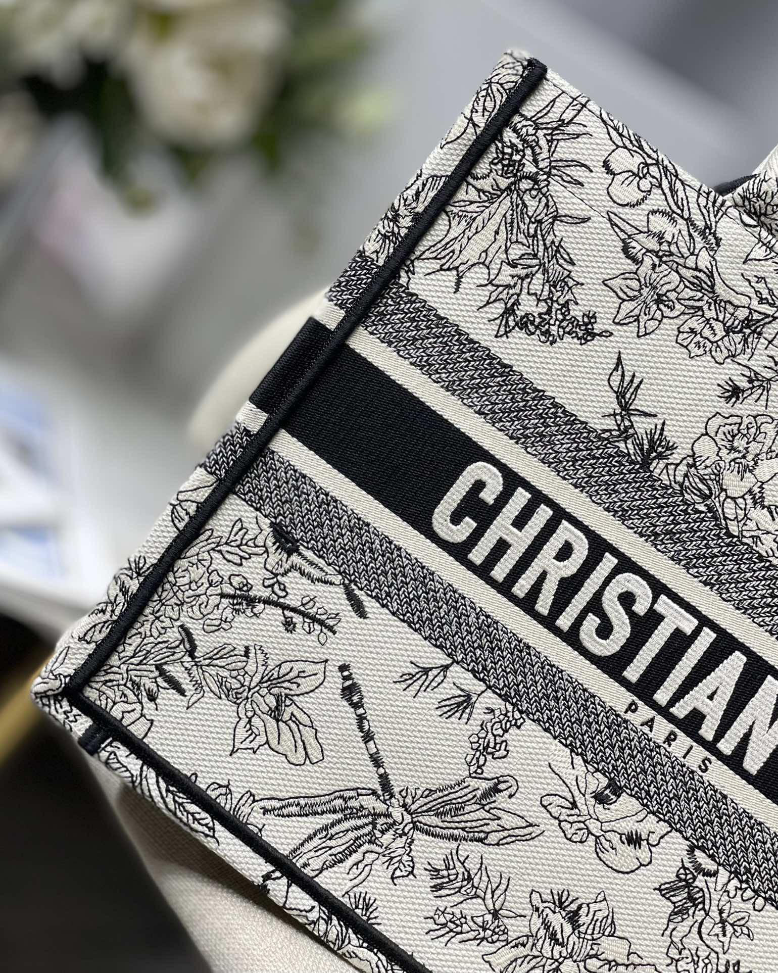 Medium Dior Book Tote