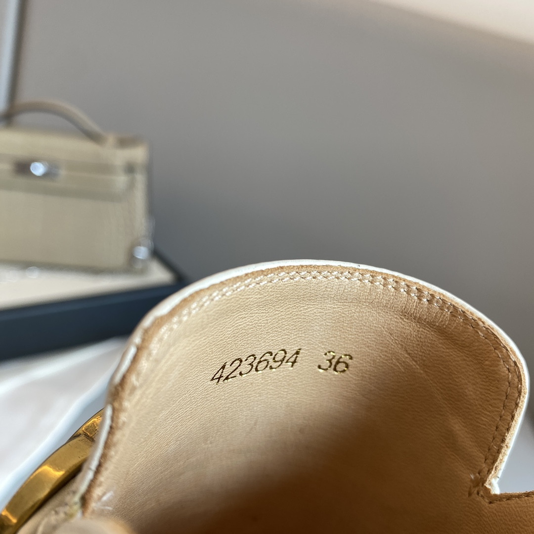 G*u*i leather slippers