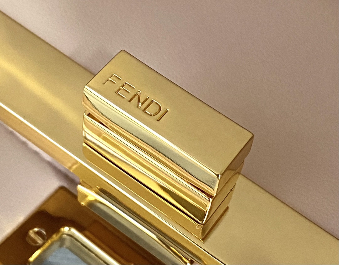 Fendi Peekaboo Iseeu