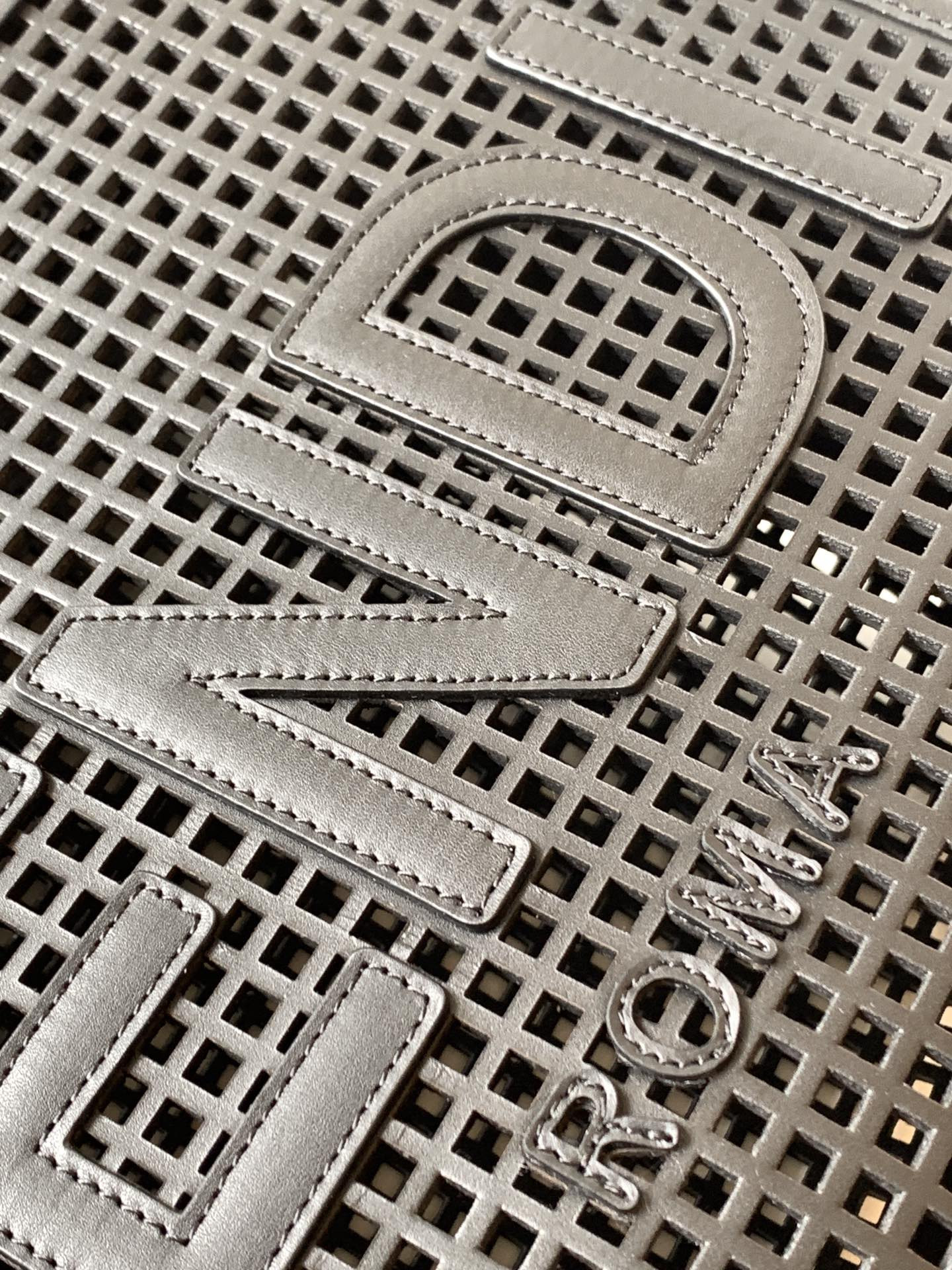 FENDI SUNSHINE SHOPPER TOTE