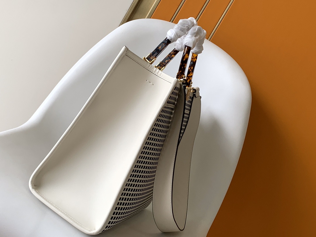 FENDI SUNSHINE SHOPPER TOTE