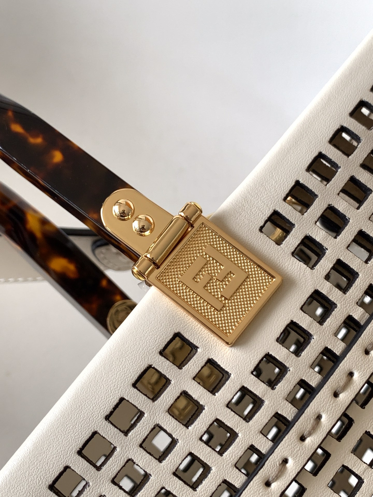 FENDI SUNSHINE SHOPPER TOTE