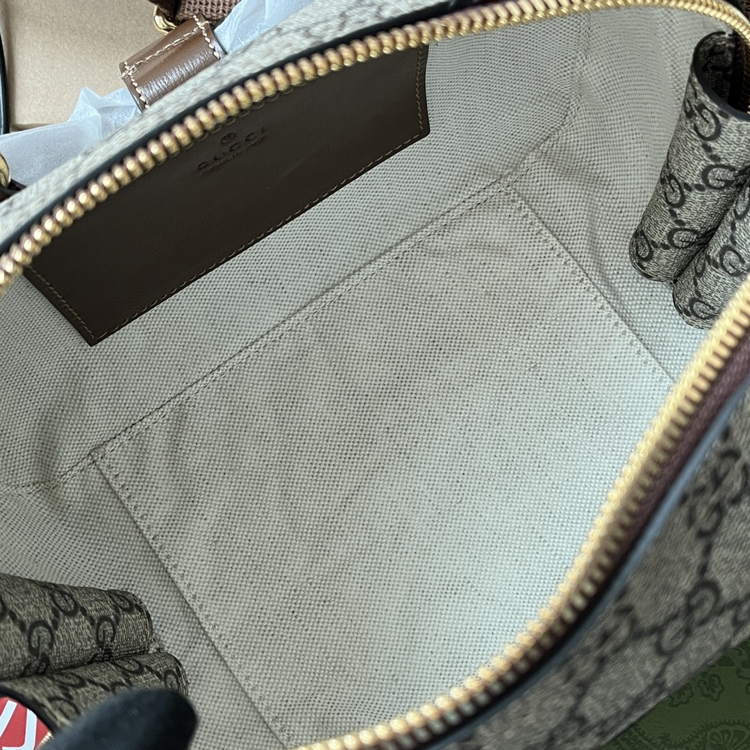 G*u*i small duffle bag with interlocking g