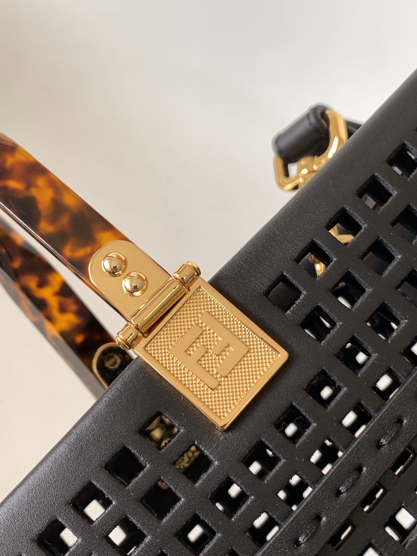 FENDI SUNSHINE SHOPPER TOTE