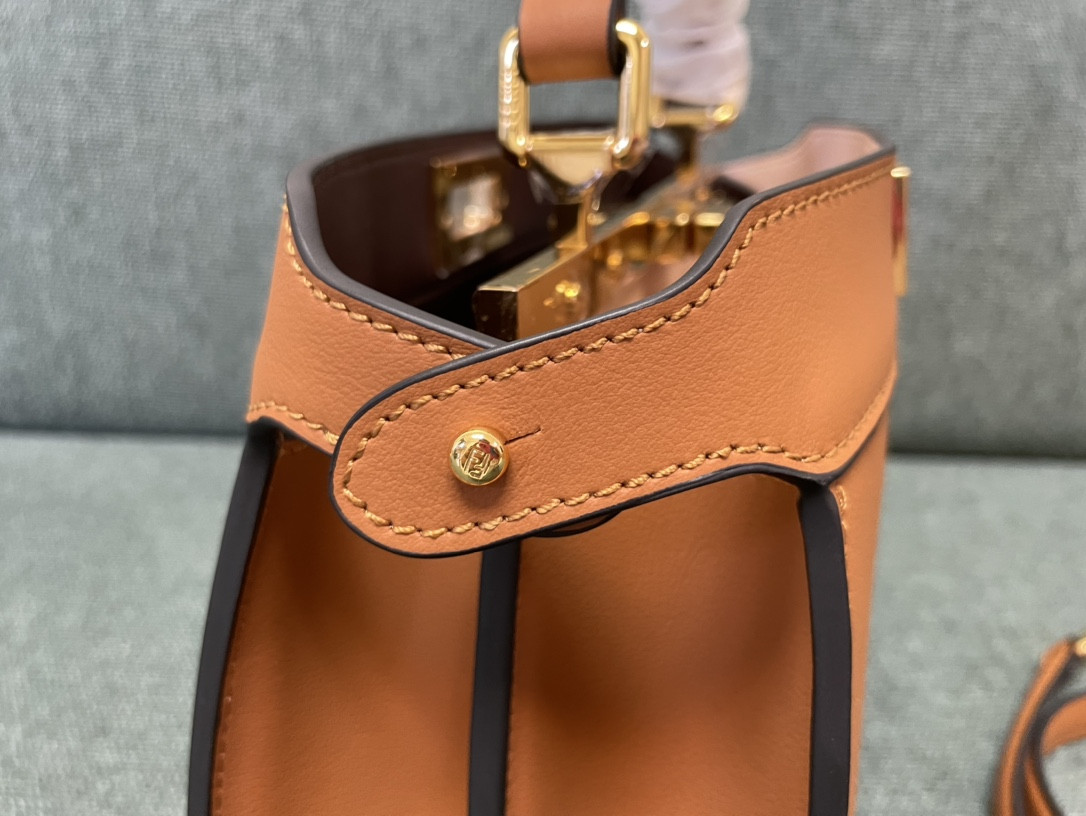 Fendi Peekaboo Iseeu Small