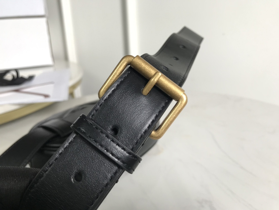 G*u*i gg marmont bag