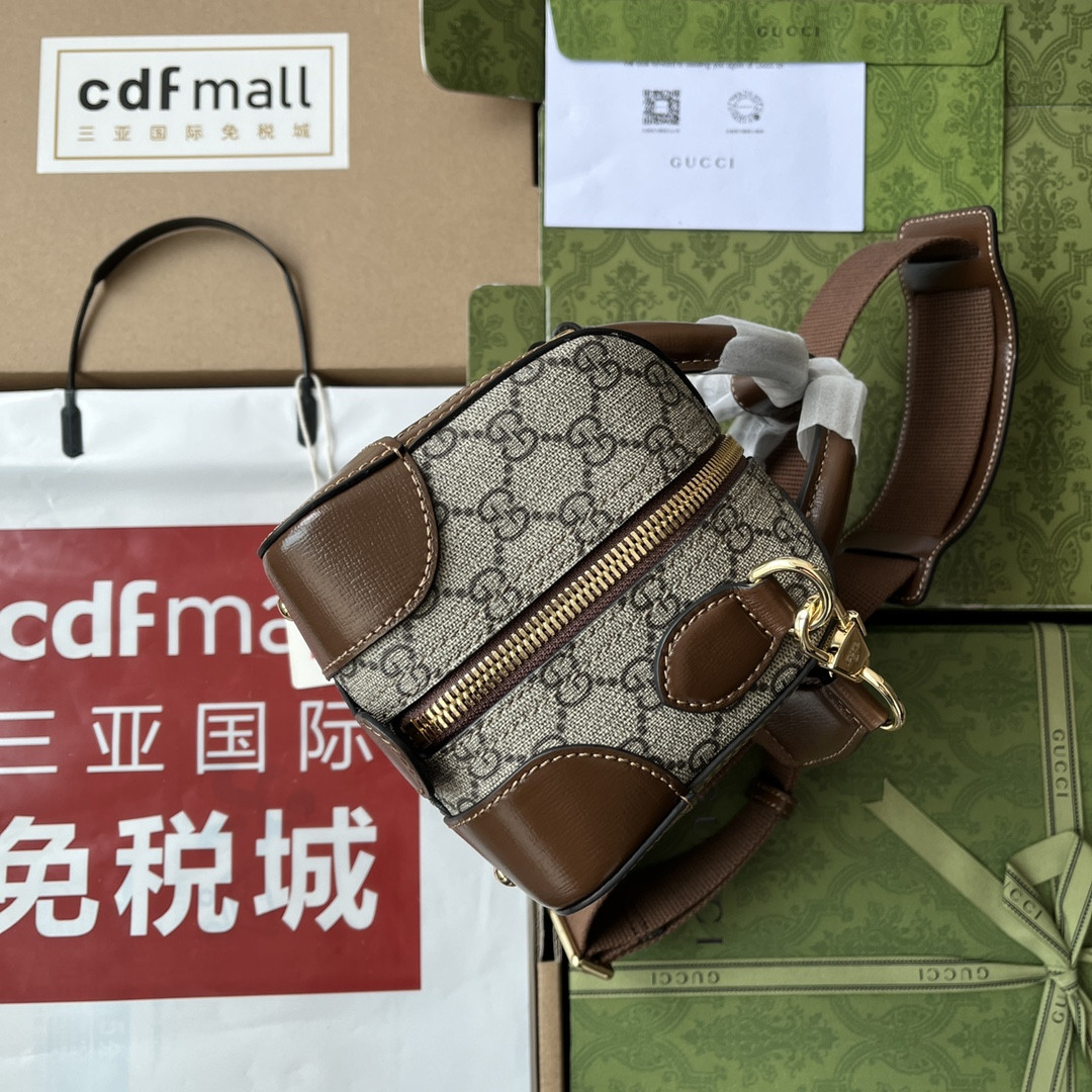 G*u*i small duffle bag with interlocking g