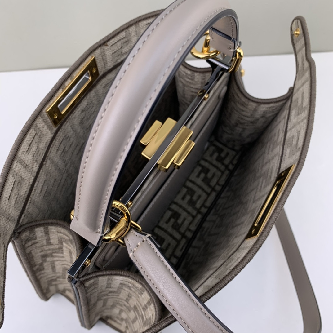 Fendi Peekaboo Iseeu Medium Bag
