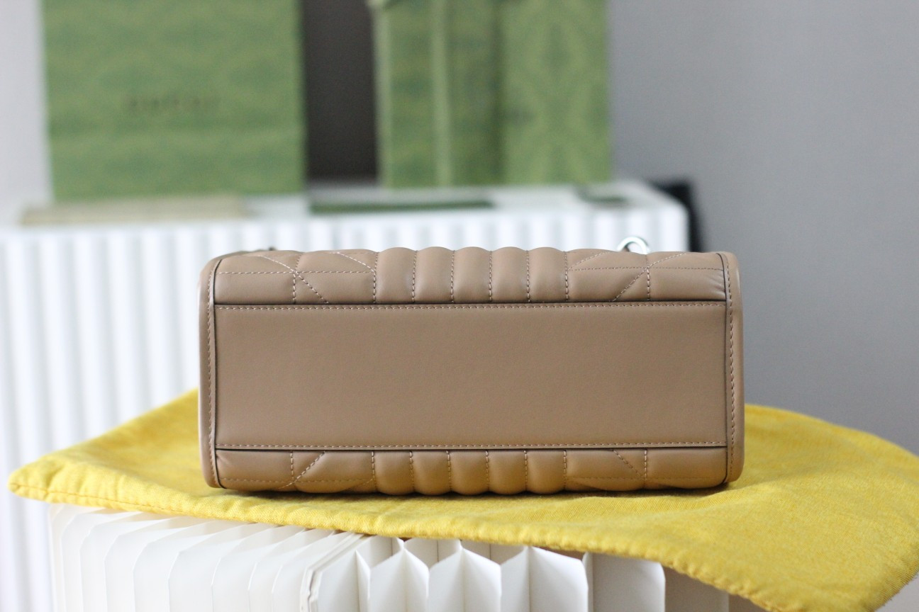 G*u*i gg marmont bag