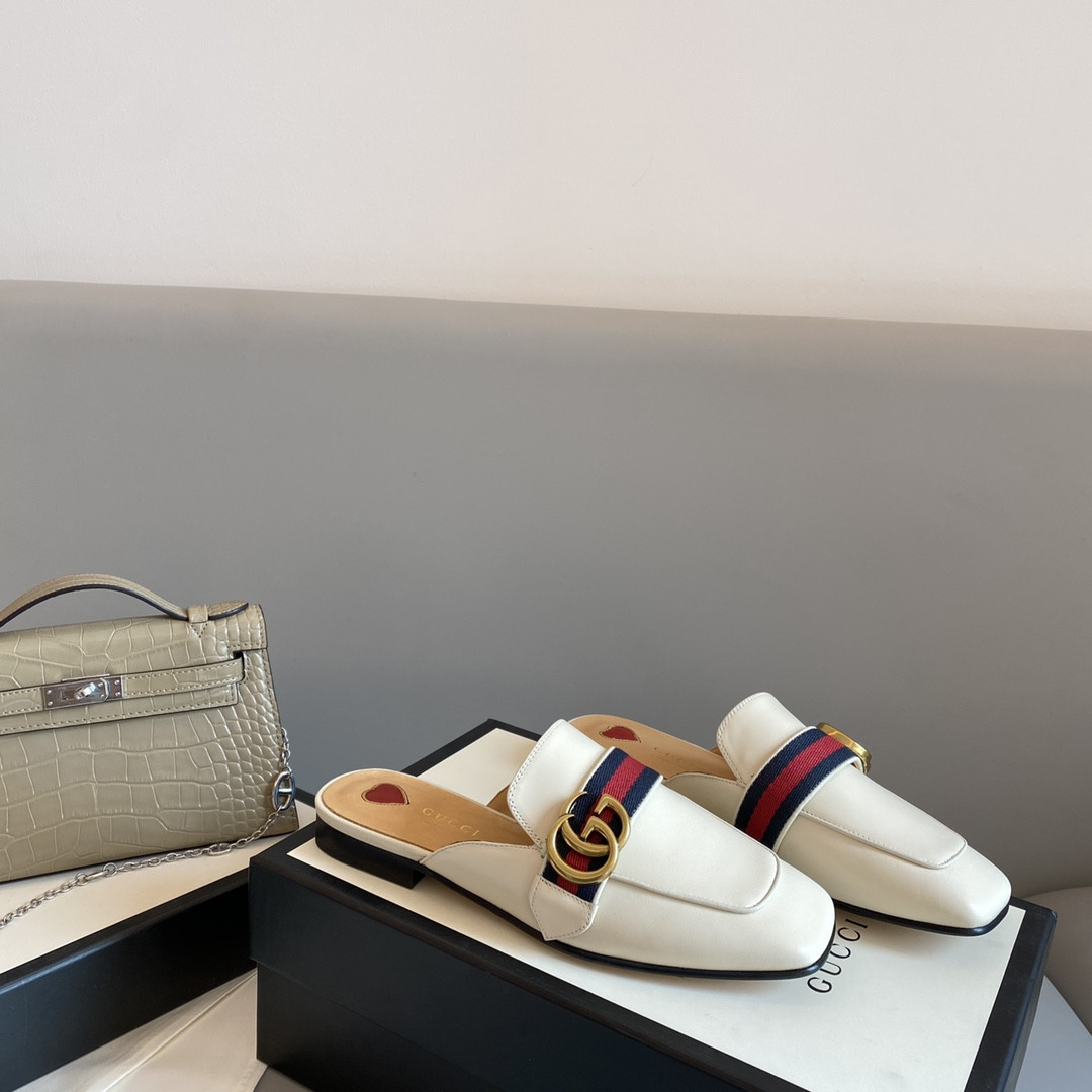 G*u*i leather slippers