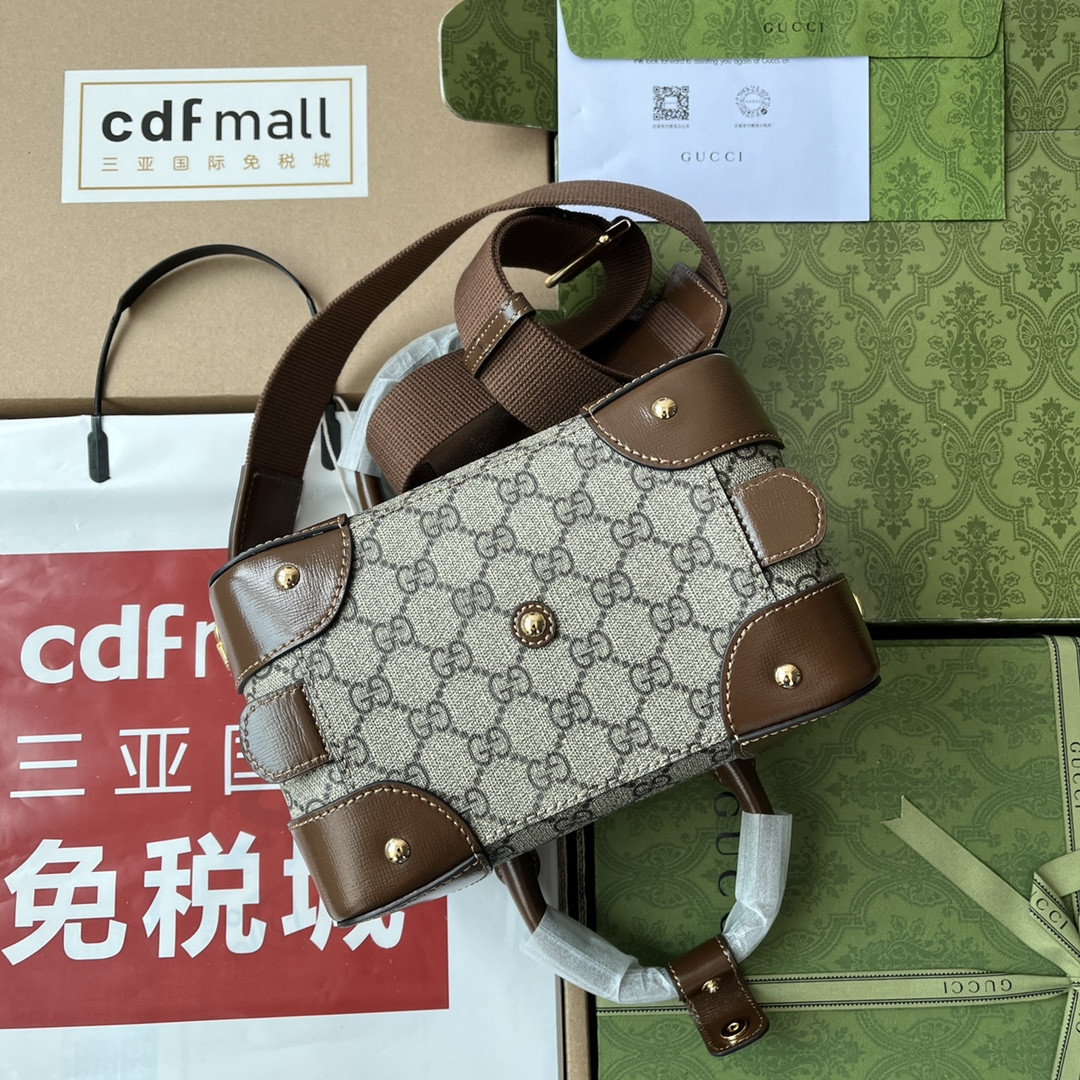 G*u*i small duffle bag with interlocking g