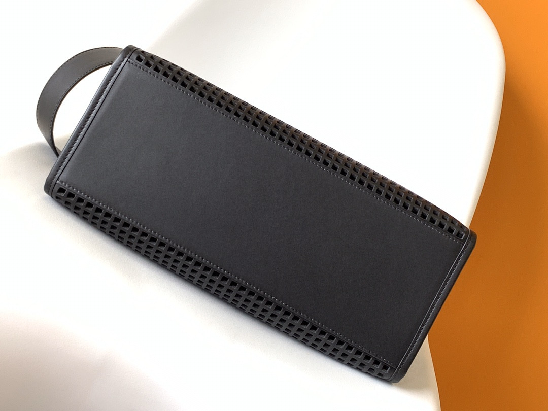 FENDI SUNSHINE SHOPPER TOTE